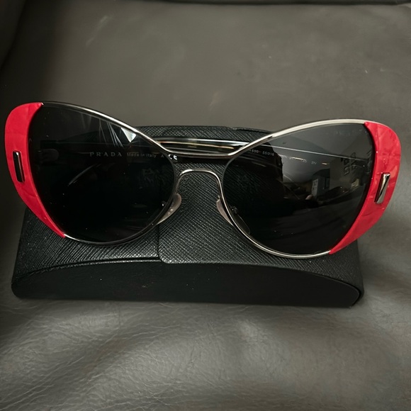 Prada sunglasses - Picture 1 of 4